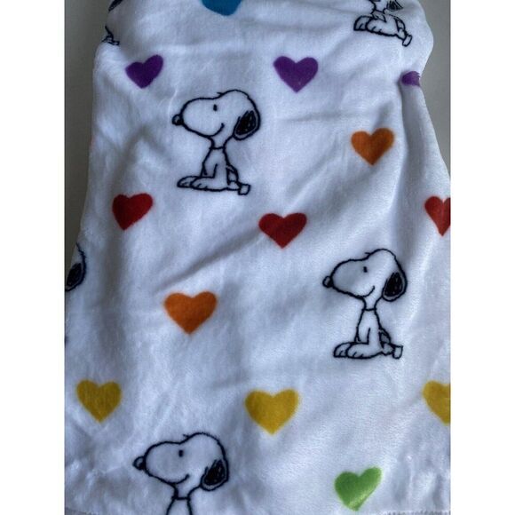 Peanuts Snoopy Valentines Day Rainbow Hearts Plush Throw Blanket 60 X 70” NEW - Picture 16 of 16